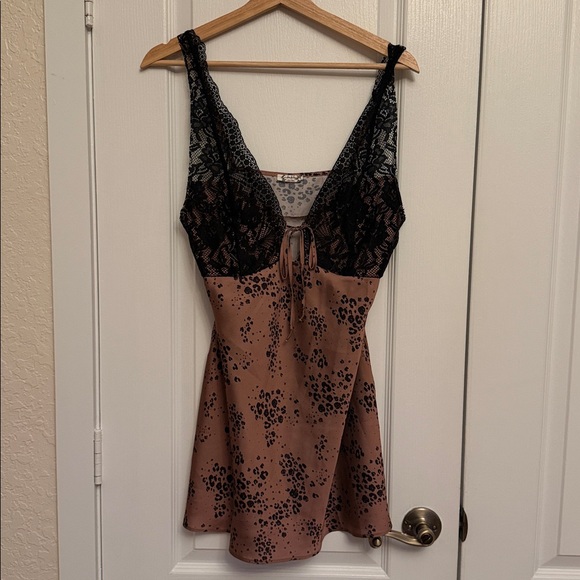 FREE PEOPLE
Women's Black Countryside Printed Mini - Picture 4 of 13